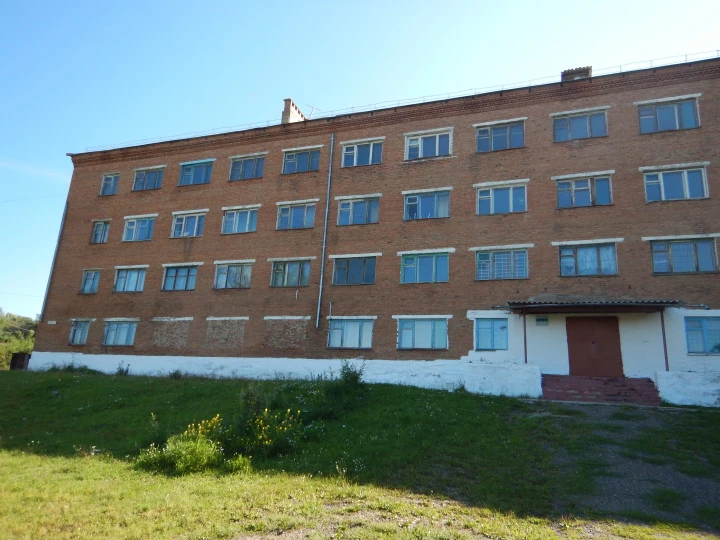 Продается здание площадью 2492, 9 кв. м и земельный участок площадью 8335 кв. м, адрес: Красноярский кр., с. Рыбное, ул. Студенческая, д.1